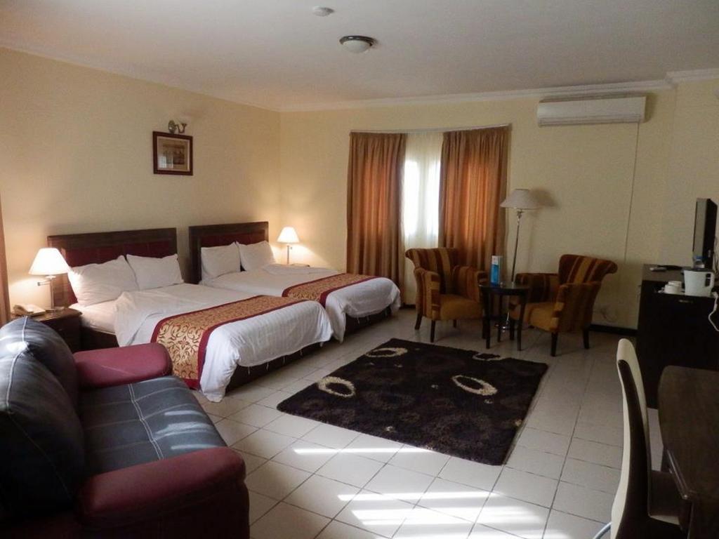 Blue Lodge Hotel Lagos Phòng bức ảnh